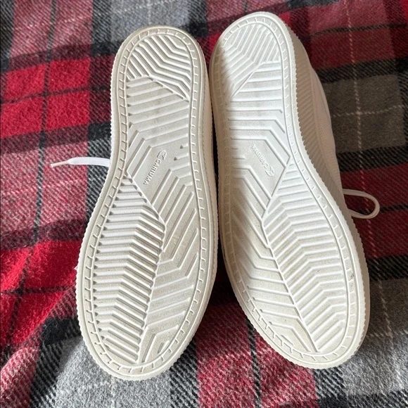 Cariuma 4Ocean Special Edition White Canvas Sneakers w/ cork insole - Picture 3 of 3